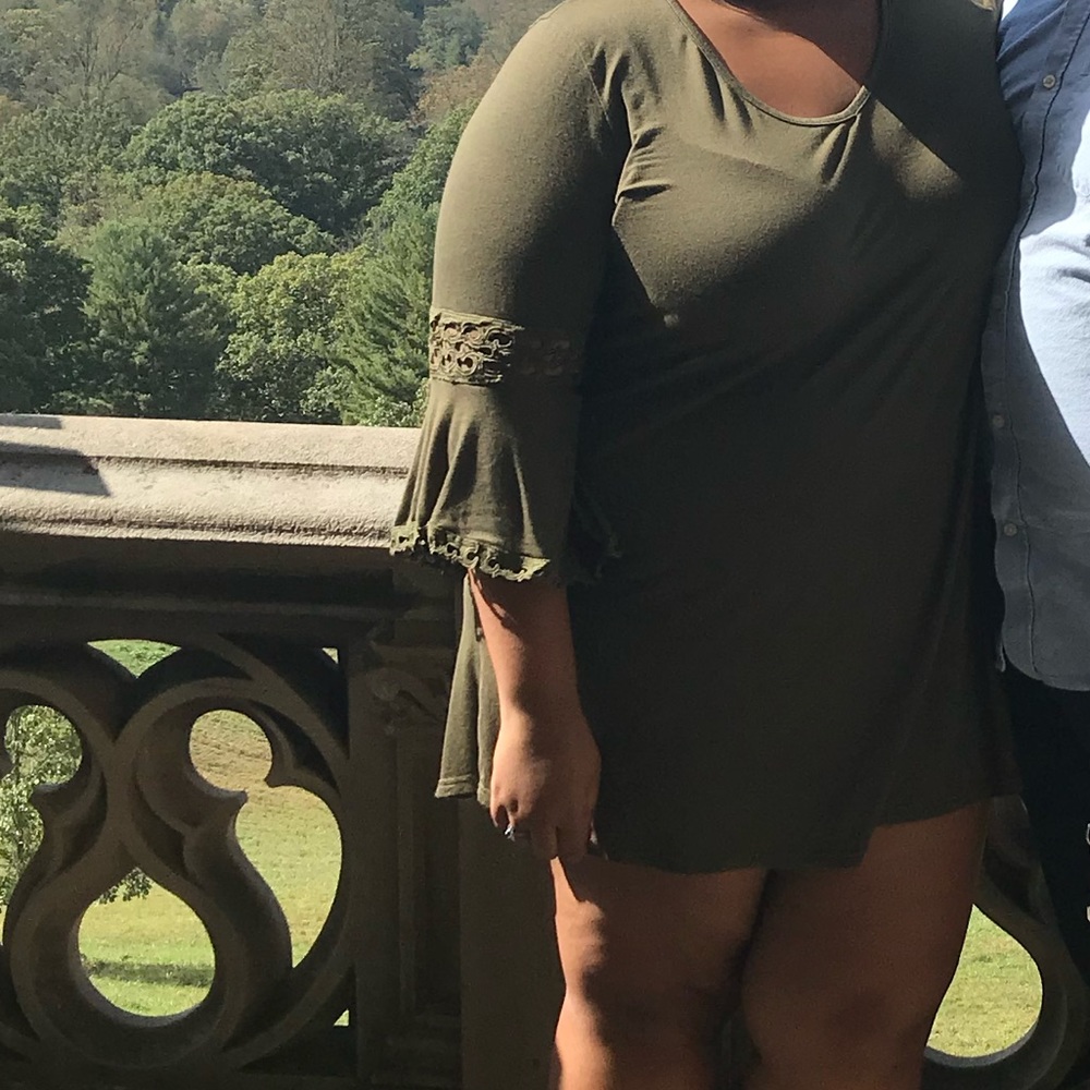 Mini dress w/bellowed sleeves